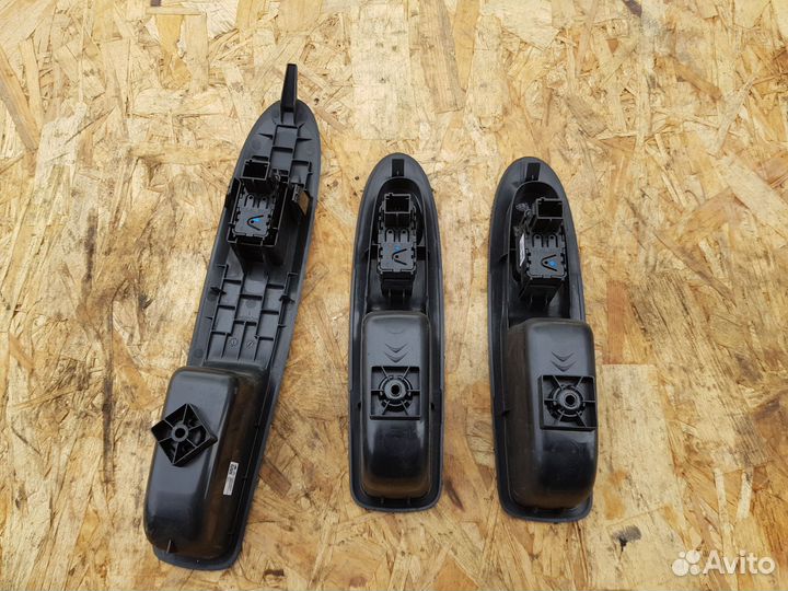 Кнопки стеклоподъемников Citroen C4 B7