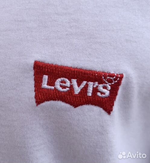 Минималистичная футболка levis