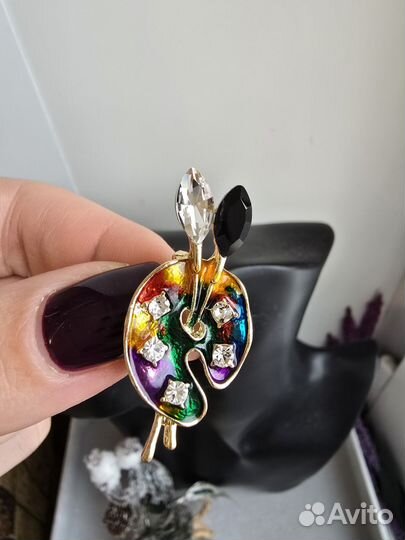 Брошь палитра