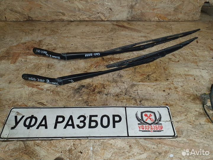 Поводок дворника правый 1,6 Nissan Terrano III (D1