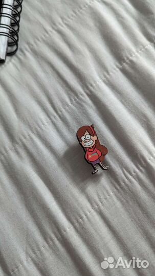 Значки: gravity falls, hang in there, пчелка