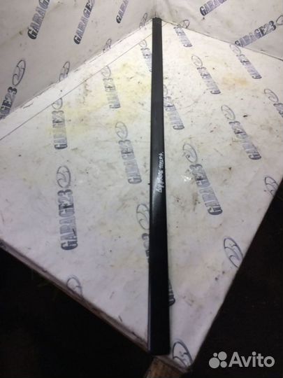 Молдинк передней левой дверь golf 4