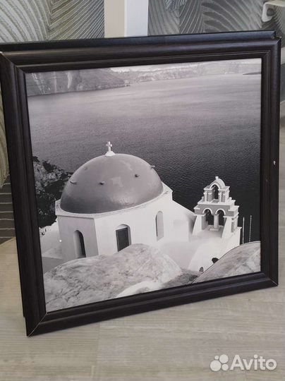 Картины в черной рамке