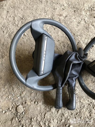 Продаю руль и ручку переключения кпп