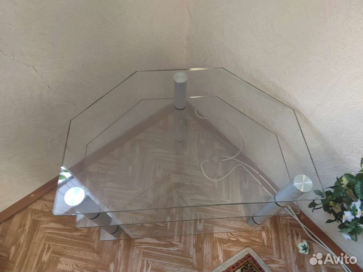 Стеклянная тумба под тв