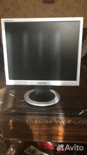 Монитор Samsung