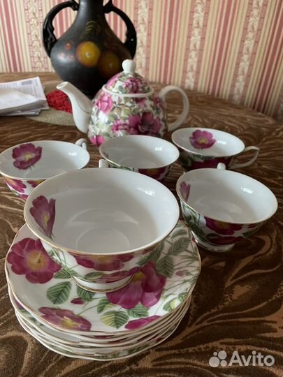 Фарфоровый чайный набор новый