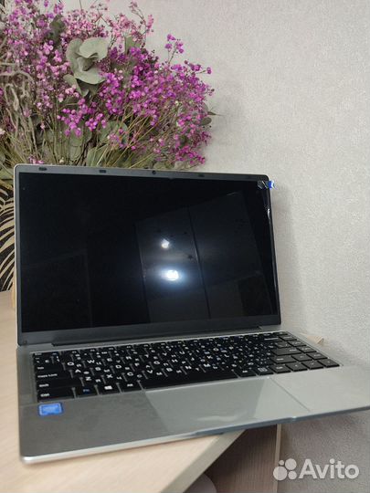 Ноутбук новый v10