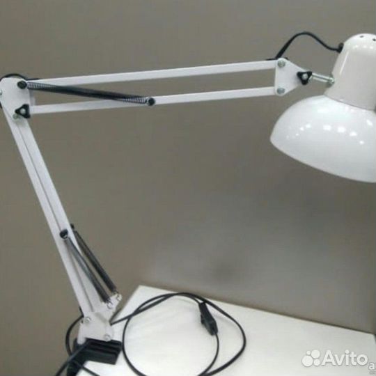 Настольная лампа для маникюра белая