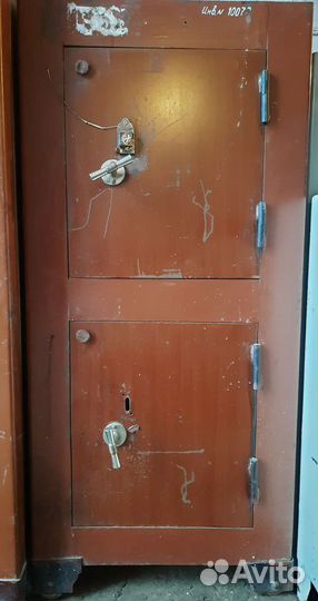 Сейф металлический