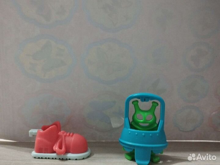 Инопланетянин и красный ботинок