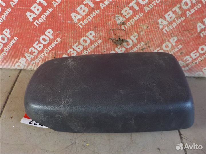 Крышка подлокотника Toyota Corolla ADE150 1zrfe