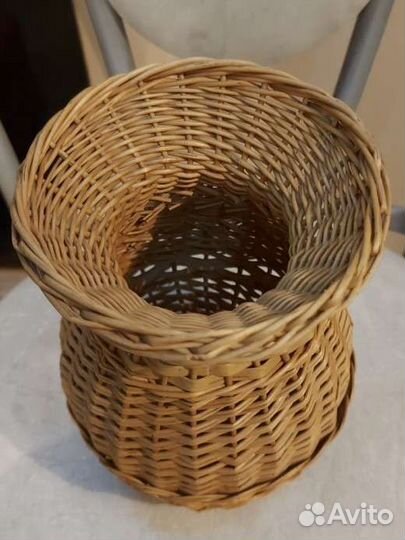 Ваза плетёная настольная