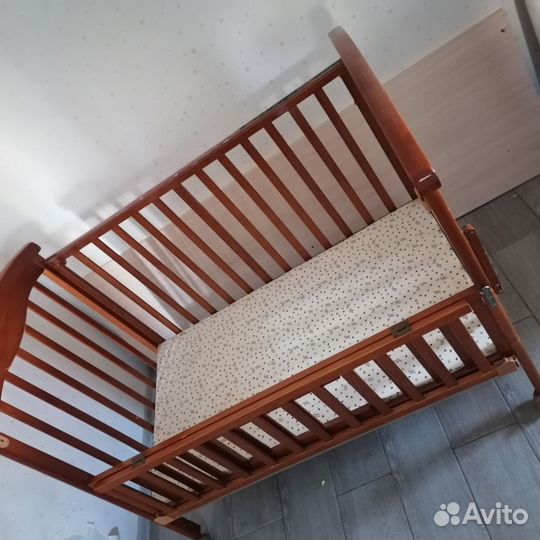Детская кроватка