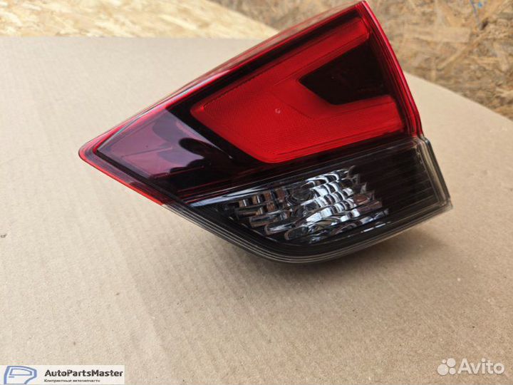 Фонарь в крышку багажника Nissan Xtrail 32