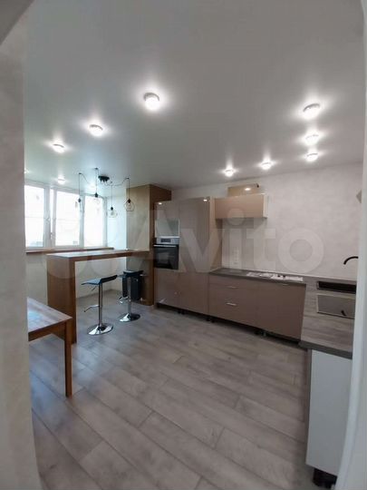 2-к. квартира, 60 м², 10/17 эт.