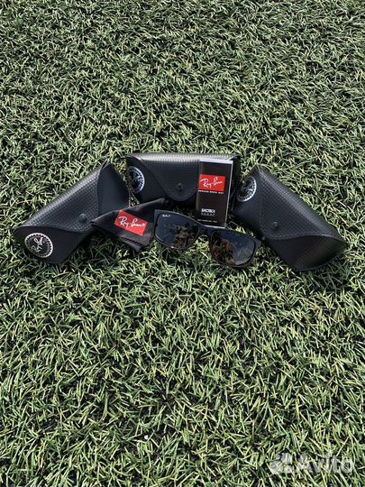 Солнцезащитные очки Ray Ban