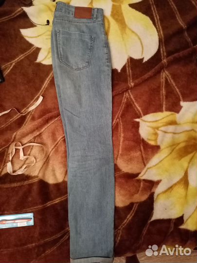 Голубые джинсы