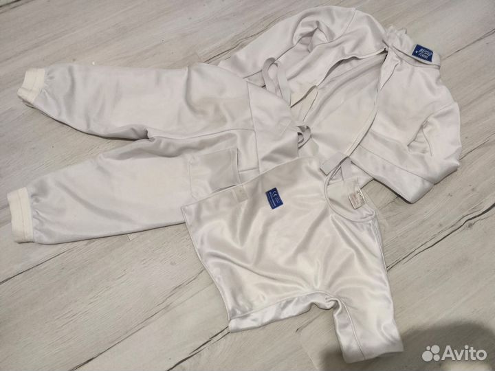 Куртка брюки набочник для фехтования левша