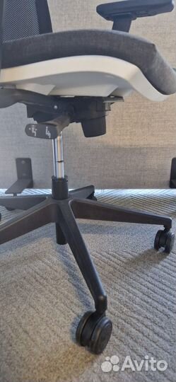 Стул кресло офисный на колесах
