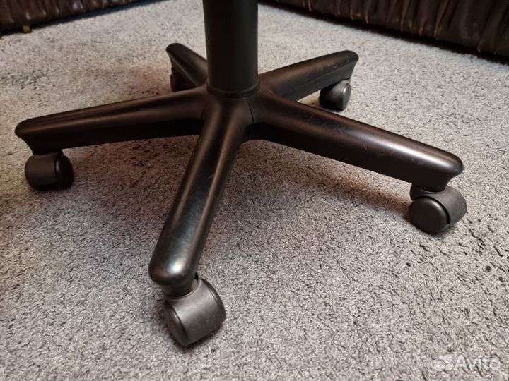 Офисное кресло