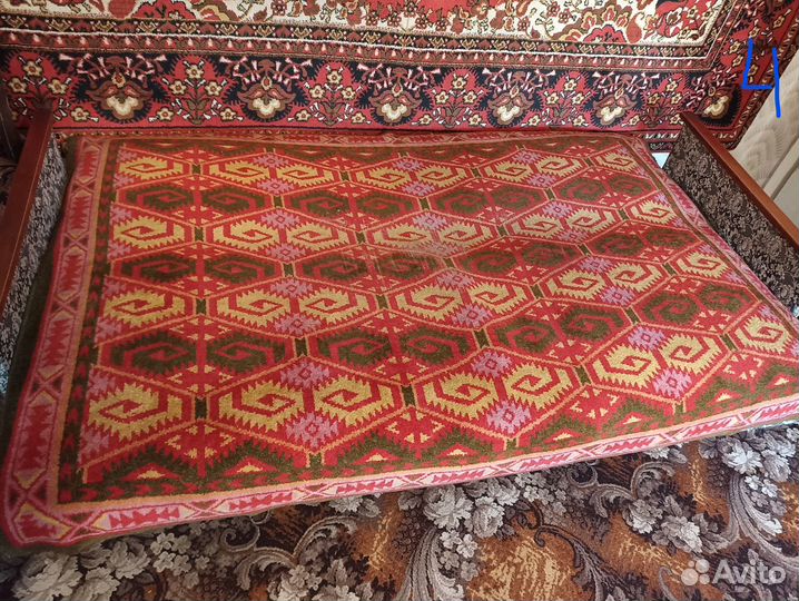 Ковер б/у (1шт на стене фото 3)