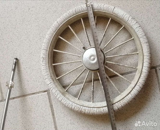 Колёса детского велосипеда тележки