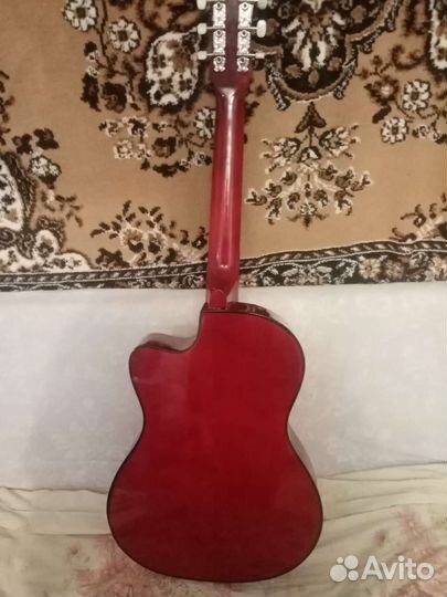 Акустическая гитара