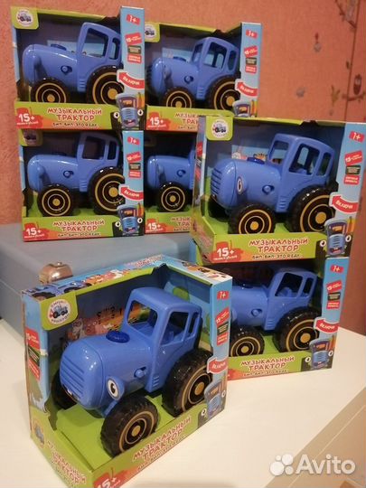 Игрушка синий трактор