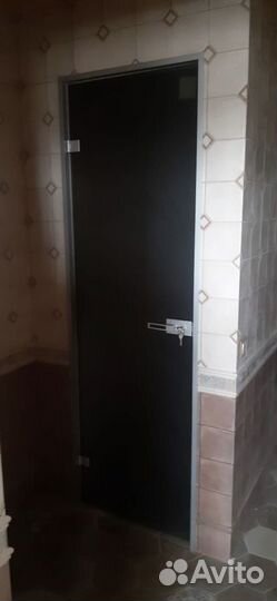 Стеклянная дверь 8-10 мм в алюминиевой коробке