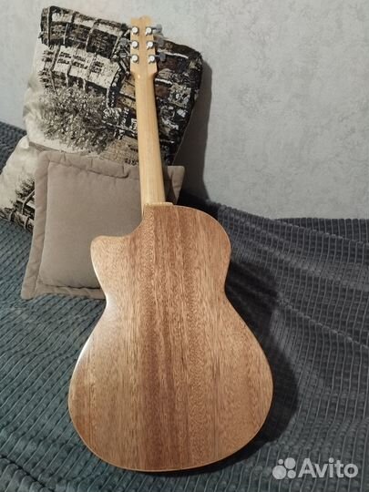 Акустическая гитара