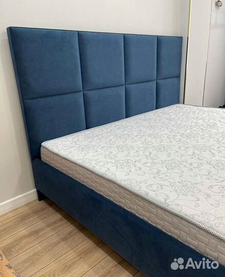 Кровать с подъемным механизмом