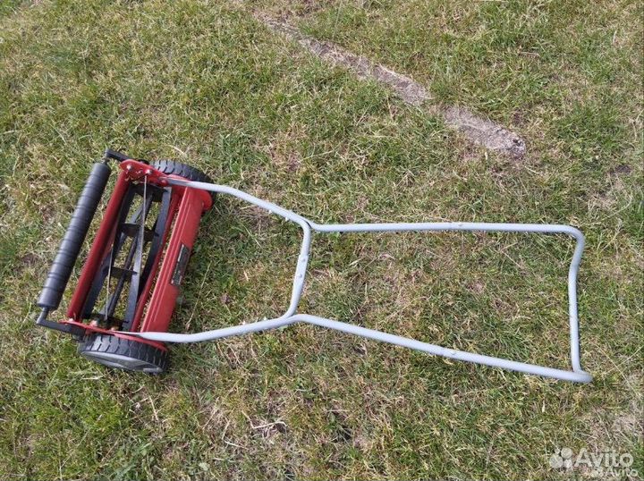 Механическая (ручная) газонокосилка