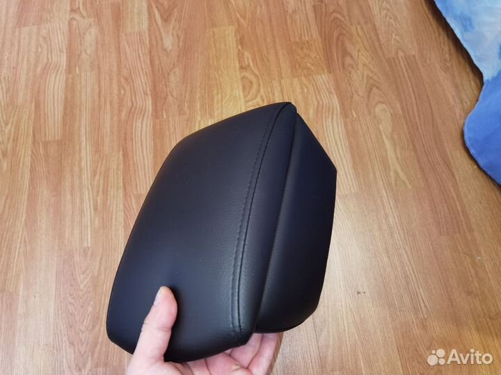 Подлокотник VW Golf 6