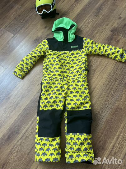 Детский горнолыжный комбинезон, шлем