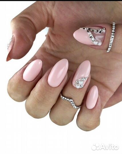 Маникюр и педикюр