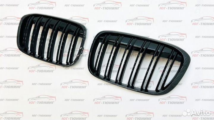 Решетка на BMW X1 F48 в стиле M под карбон