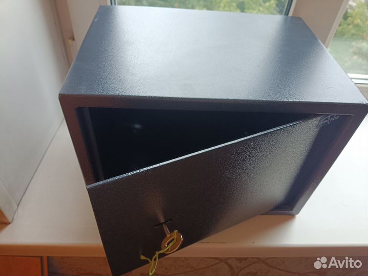 Сейф металлический 