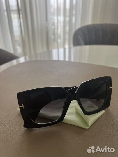 Солнцезащитные очки новые TOM ford