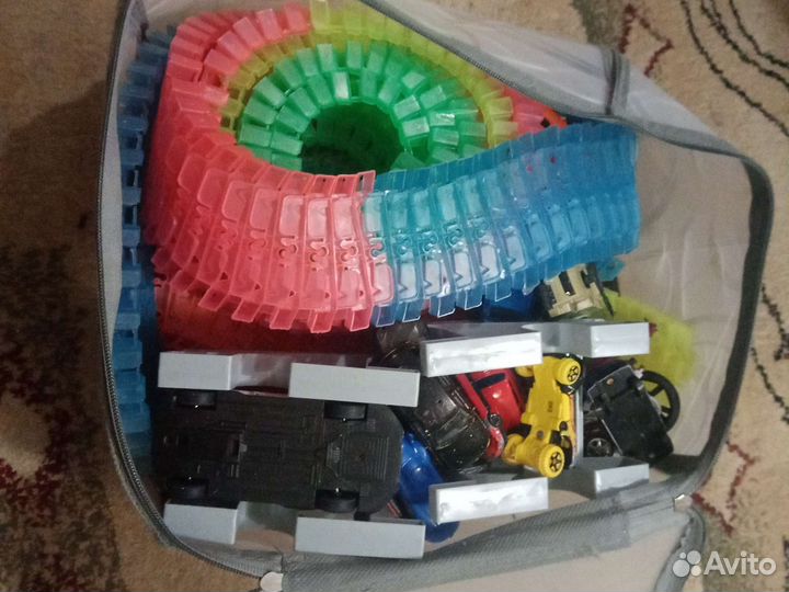 Продам трек с машинками