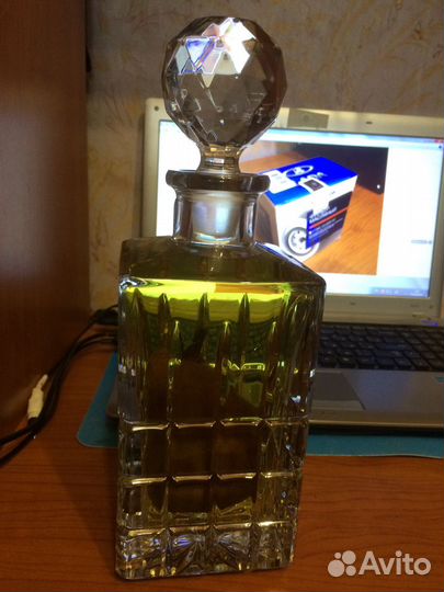 Графин с грушей