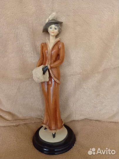 Статуэтки из фарфора и полистоуна