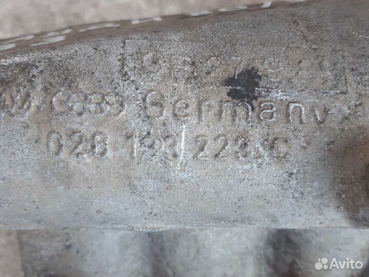 Коллектор впускной 028133223C Audi 80 B3