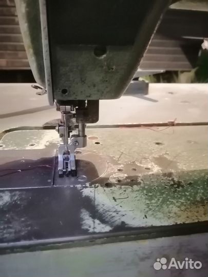 Промышленная швейная машина с шагающей лапкой