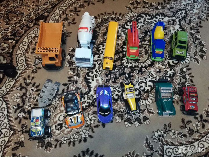 Автомобили игрушечные