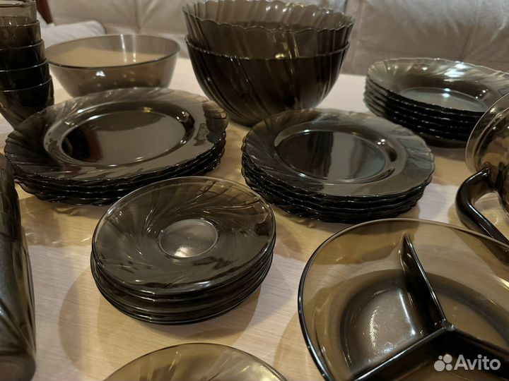 Набор столовой посуды черное стекло Франция