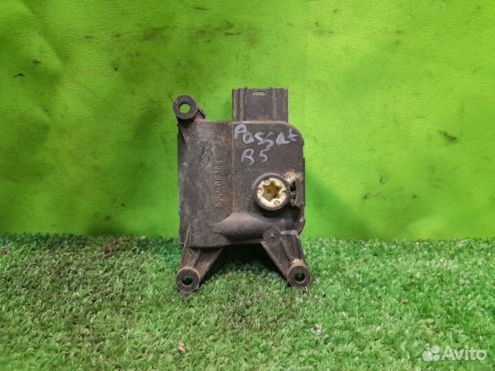 Моторчик заслонки отопителя Volkswagen Passat B5