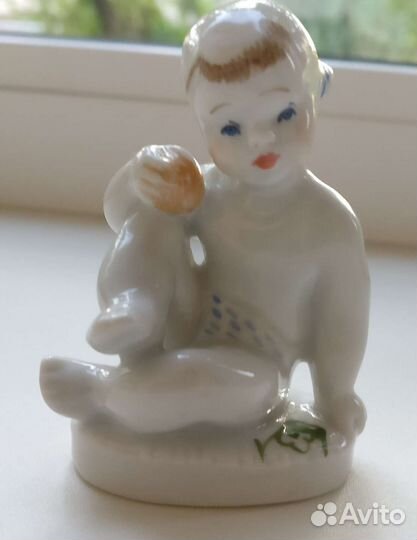 Статуэтка девочка с апельсином лфз