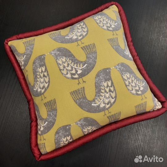 Красивая подушка 30 х 30 декоративная