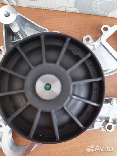 Помпа охлаждения A2762001301 m276 новая оригинал